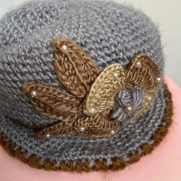 Women’s Knit Cap - Picture 3 of 7